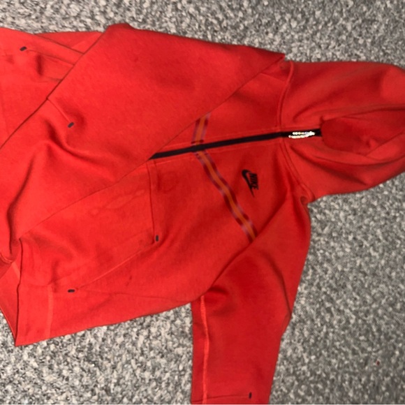 Nike Red Tech - Picture 2 of 3